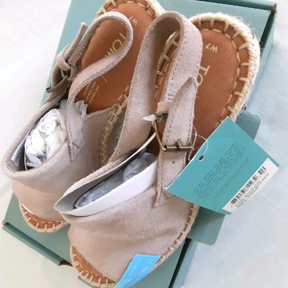 NWT Tom's Monica Slingback Wedges, Size 7 Beige